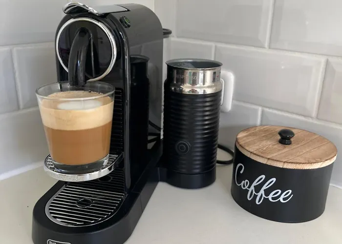 Modern And For Up To 4 Guests 公寓 *